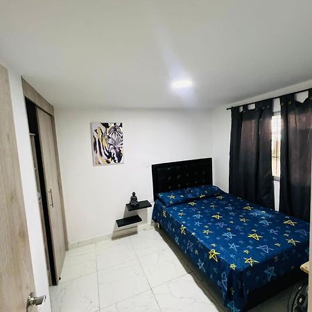 מדיין Hostal Campo Amor מראה חיצוני תמונה