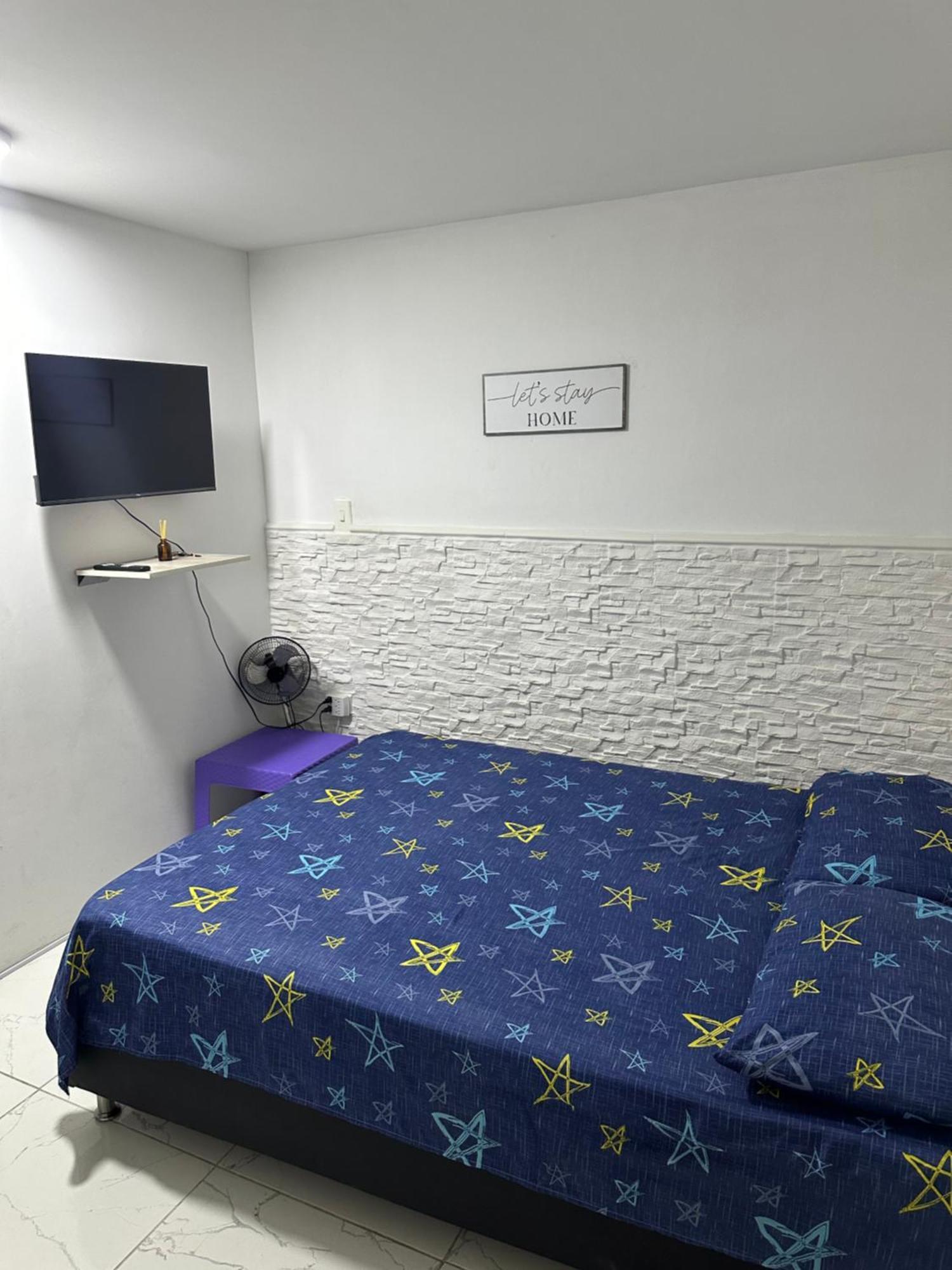 מדיין Hostal Campo Amor מראה חיצוני תמונה